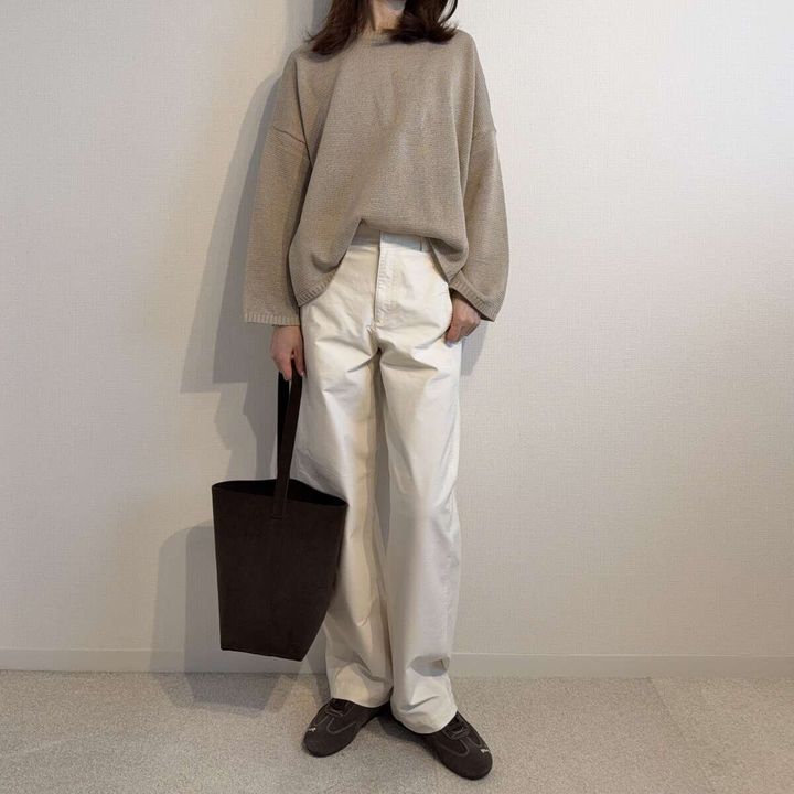 MICA＆DEAL ボートネックルーズニットプルオーバーのカジュアルコーデ