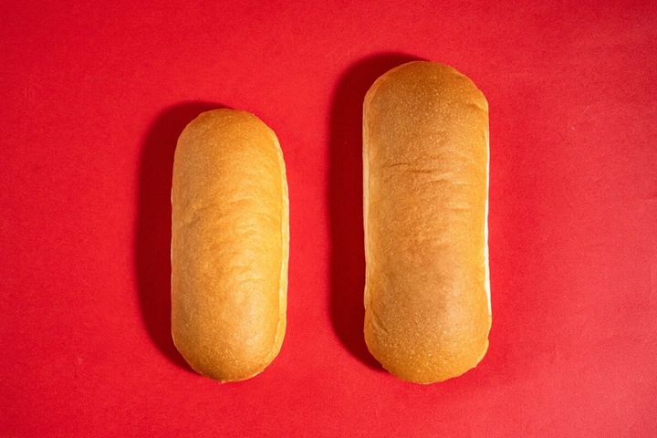 ファミリーマートの生コッペパン（イチゴジャム＆マーガリン）のビジュアル