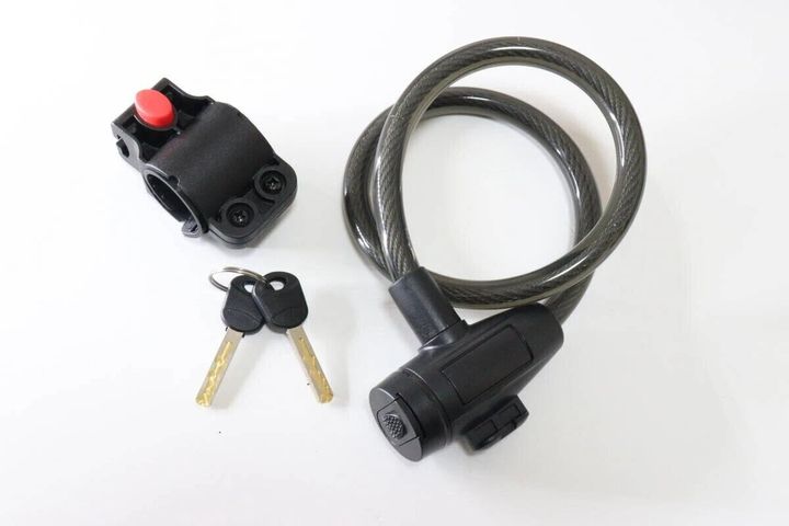 ダイソー ワイヤーロック（65cm、ブラケット付、鍵タイプ）