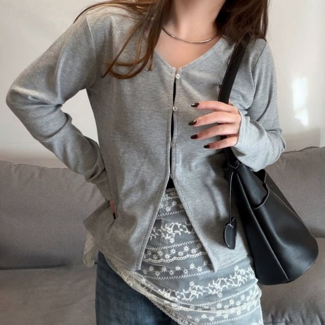 しまむら「リブVネックカーディガン」