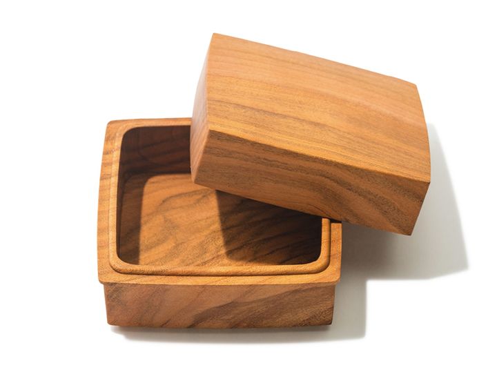 ⑤ 日本の桜から生まれた洗練されたバター用ケース