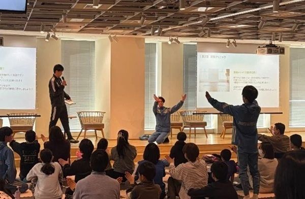 ライフネット生命保険が國學院大陸上競技部を招いたイベントを実施！子どもに直接指導