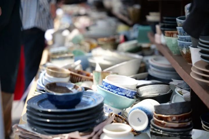 美濃焼大陶器市で販売されているさまざまな陶器