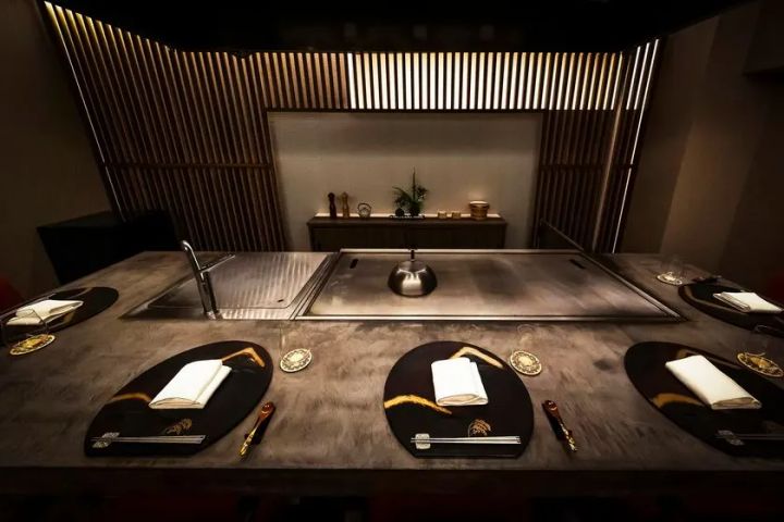 鉄板焼みたきのカウンター席