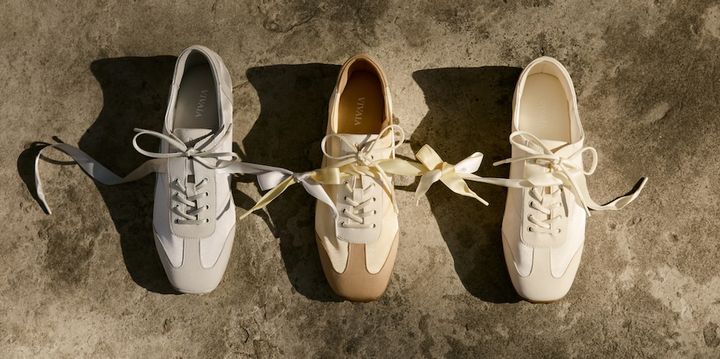 Carol 各21,900円（VIVAIA オンラインストアにて販売）