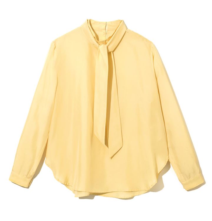 やさしさが薫るたまご色。ブラウス¥23,100／ソージュ（ソージュ オンラインストア）