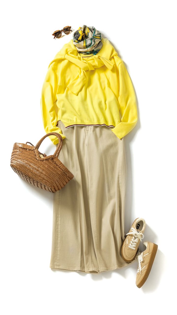 鮮やかな色はカジュアルに着こなすと失敗しにくい。小物もベージュで揃えて、統一感を。ニット¥16,500、カーディガン¥17,600／ともにマカフィー（トゥモローランド）、パンツ¥20,900／ヘルシーデニム（ゲストリスト）、ストール¥25,300／マニプリ、サングラス¥32,780／エンポリオ アルマーニ（ルックスオティカジャパン カスタマーサービス）、バッグ¥53,900／ヴィペラザレーベル（フラッパーズ オフィシャルサイト）、スニーカー ¥ 27,500／モエア（アマン）