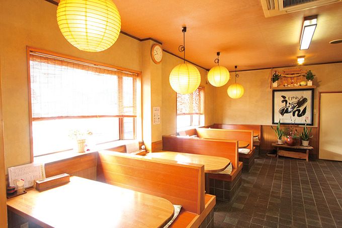 元祖わかめうどん 大島家の店内