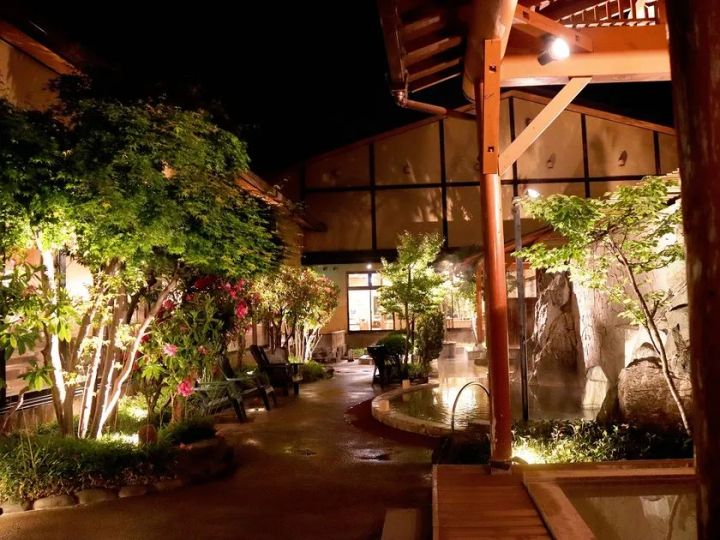 野天風呂 湯の郷 露天エリア夜景