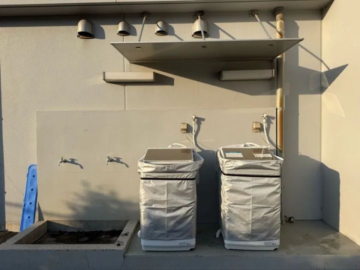 向上高等学校に設置された寄贈洗濯機2台