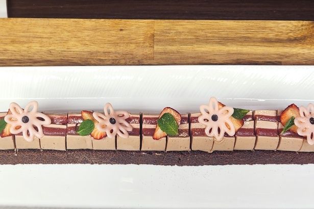 ミルクチョコレートといちごのケーキ