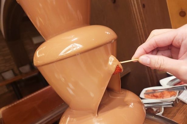 なめらかなミルクチョコレートに、好きな具材をたっぷりディップ