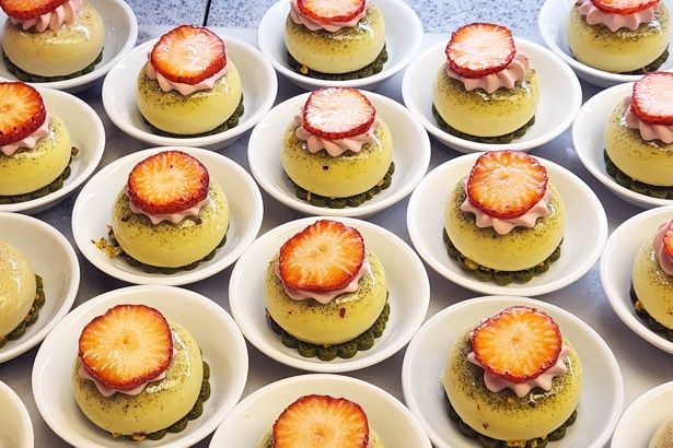 ピスタチオパンナコッタとストロベリーシャンティ