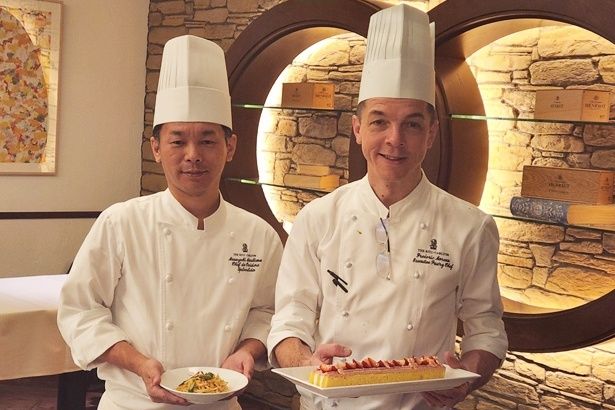 セイヴォリーを手がける青嶋誠之さんと、エグゼクティブペストリーシェフのフレデリック・モローさん