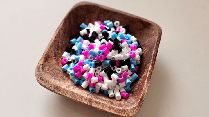 100均のアイロンビーズがすごい！コスパ最強で子どもが夢中に♡