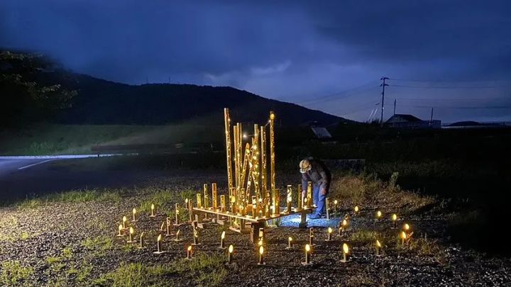 旧大川小学校跡地での竹灯籠追悼イベント