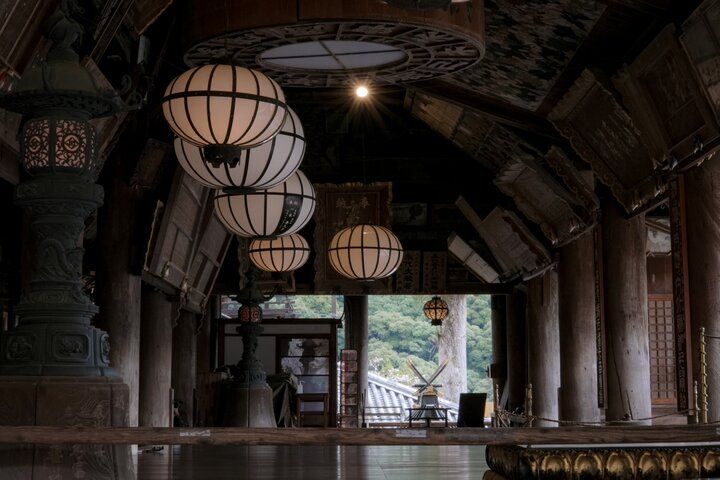 桜舞う境内に誘われて。花の御寺・長谷寺で出会う春の絶景さんぽ