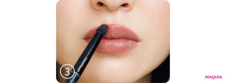 多幸感リップメイク やり方ハウツー ペンシルと口紅の境目をぼかす