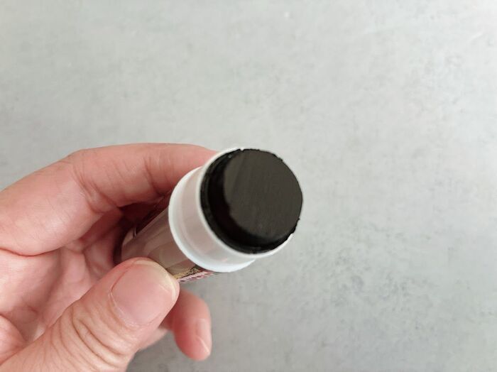 【セリア】黒いだけでしょ？NO！めんどくさい作業がひと塗りで終了しちゃうスーパーアイテムでした！