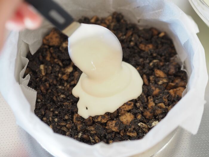 混ぜて流すだけでおしゃれ！『ゼブラ柄チーズケーキ』を作ってみた。難しそうに見えて簡単です♡