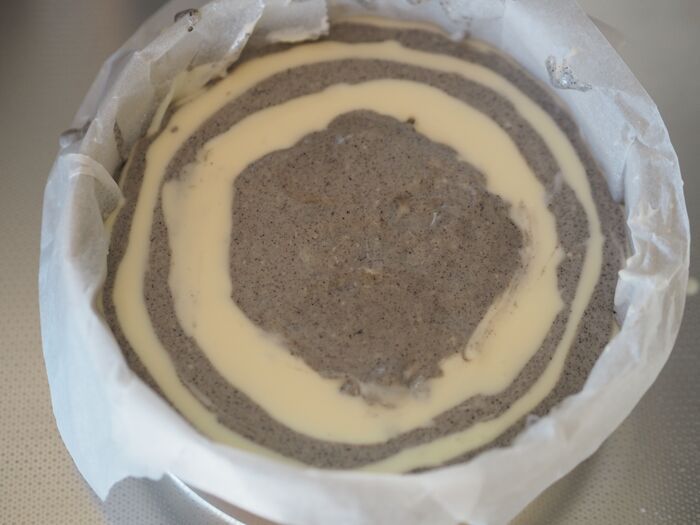 混ぜて流すだけでおしゃれ！『ゼブラ柄チーズケーキ』を作ってみた。難しそうに見えて簡単です♡