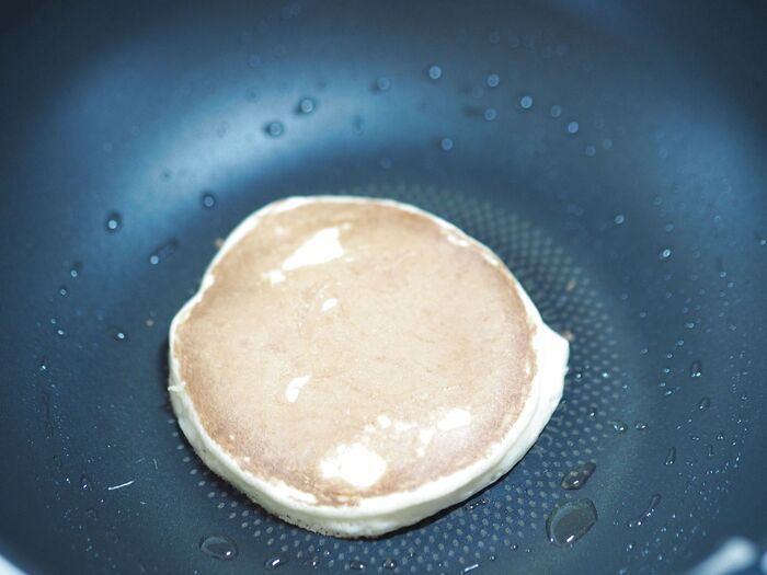 ひとさじ加えるだけで…？ふわふわ『パンケーキ』を作る裏ワザ。まるで専門店の味♡