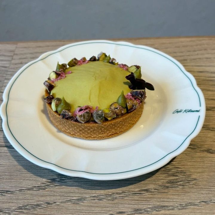 カフェ キツネ 桜ピスタチオタルト