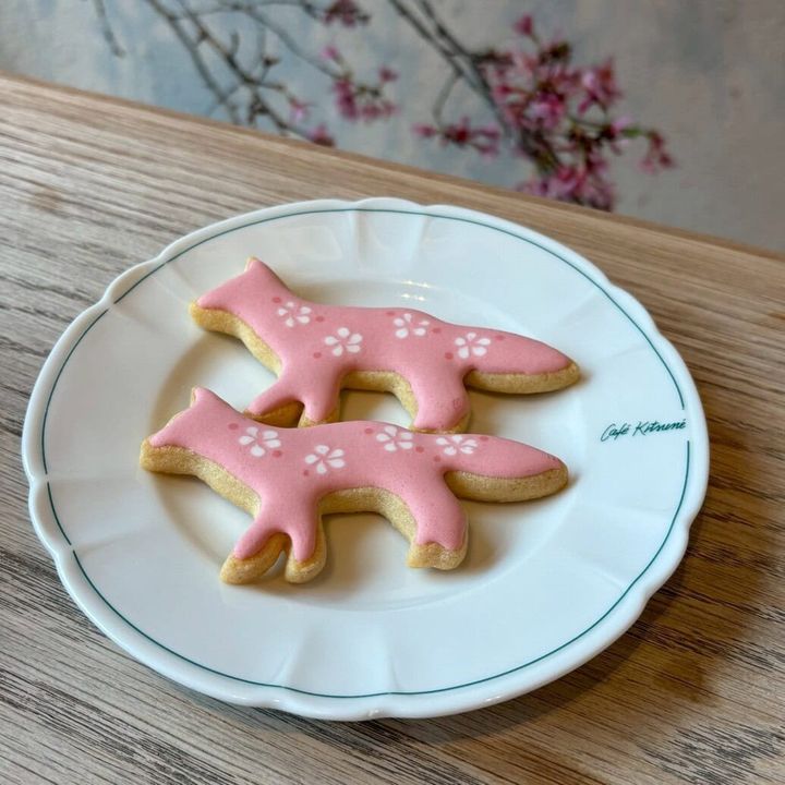 カフェ キツネ 桜キツネサブレ