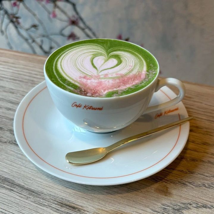 カフェ キツネ 桜抹茶ラテ