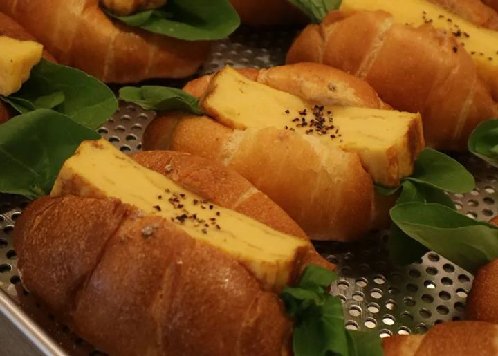 たまご＆ルッコラ塩パン（530円）