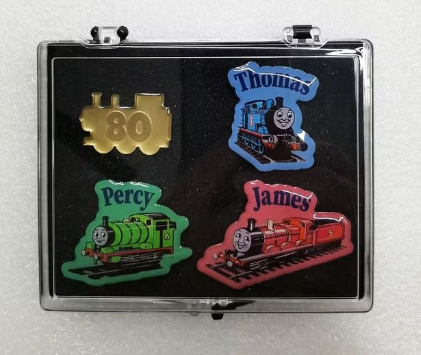 ＜セットイメージ＞ 展覧会限定ピンバッジセット