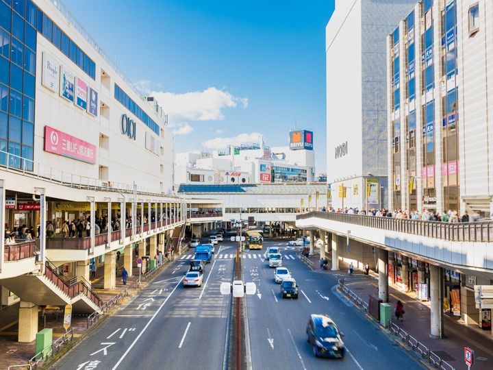 アットホームが発表した、東京23区外のシングル向け賃貸でPV数が多い駅ランキング。2位「町田」を抑えた1位は？