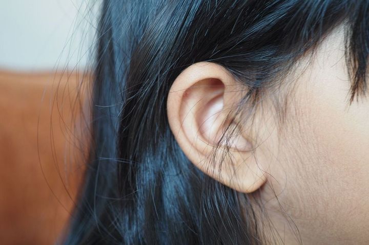 少女の耳
