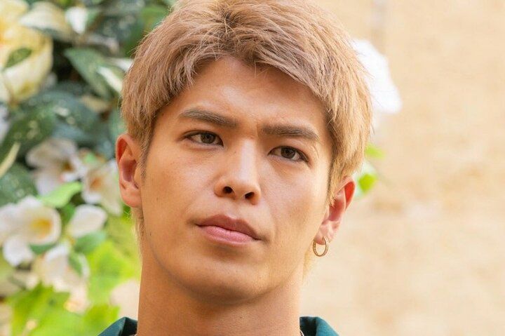 【写真・画像】「クソッ」人気格闘家、キスを重ねた元AKB美女が他の男性とお泊まりデートへ…嫉妬むき出しに 1枚目