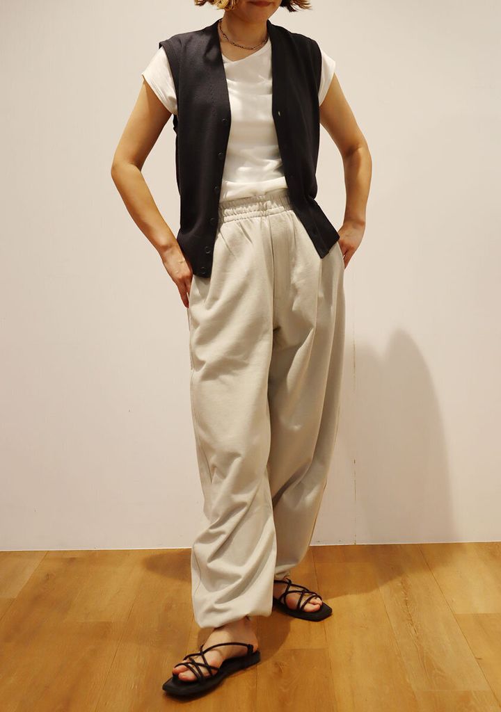 ユニクロユー ニット ベスト コーデ スウェット