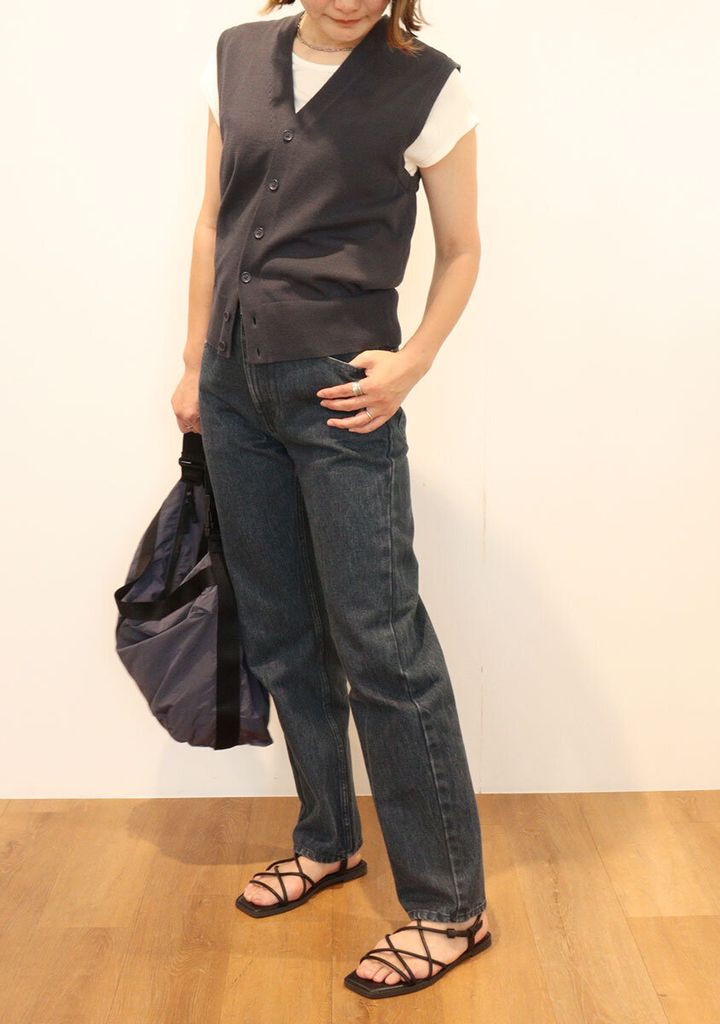 ユニクロユー ニット ベスト コーデ デニム