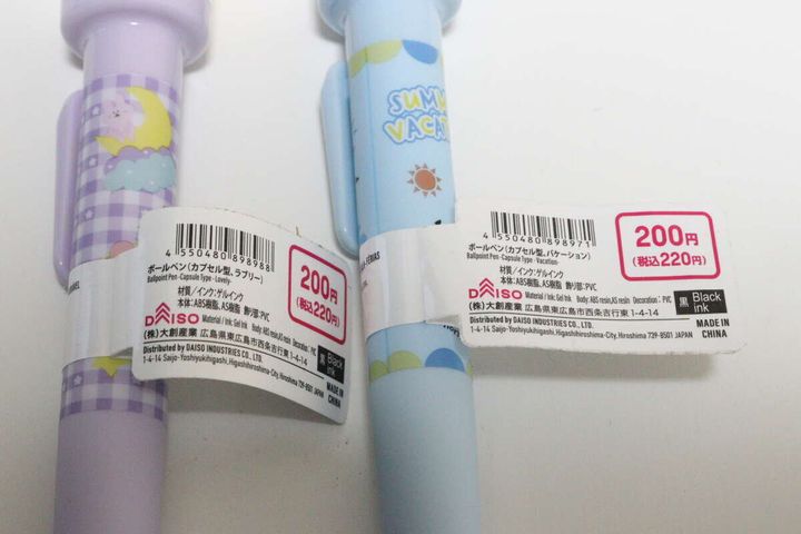 ダイソーのボールペン カプセル型 ラブリー バケーションのJANコード