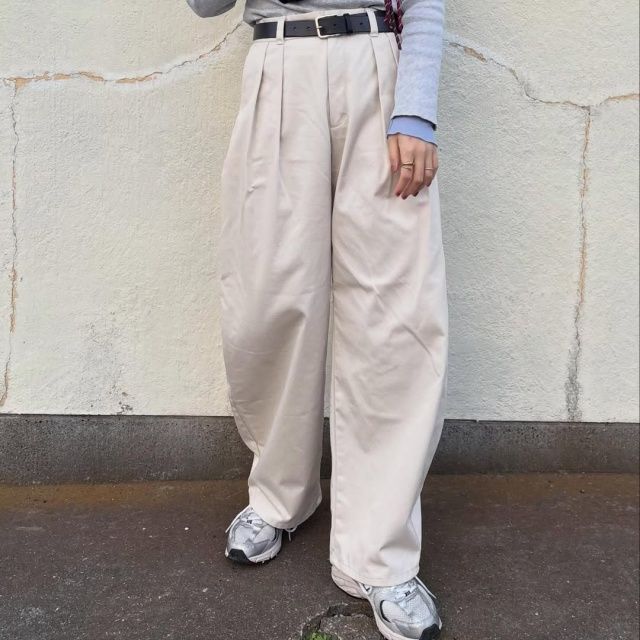 GU「チノタックバレルパンツ」