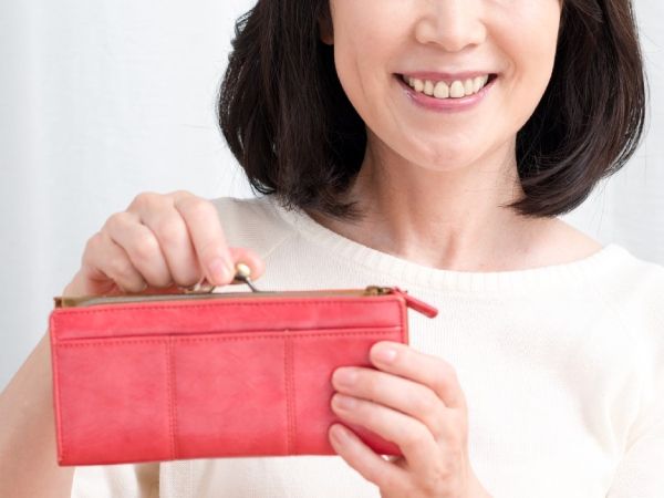 【回答B】新しい財布に買い替える