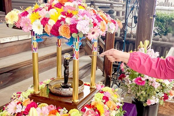 【東京都新宿区】多聞院の「花まつり」でフラワーロス削減に貢献！キッチンカーやクイズラリーも登場