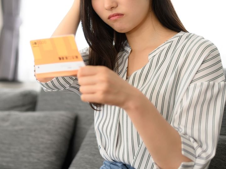 都市部、とりわけ東京では家賃の高騰が続き、経済的な理由で実家に住み続ける社会人も少なくありません。今回は、新宿区（東京都）に暮らす36歳女性の体験談を紹介します。