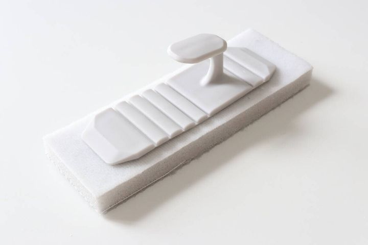 ダイソーの浴室の速乾床用ハンディブラシ