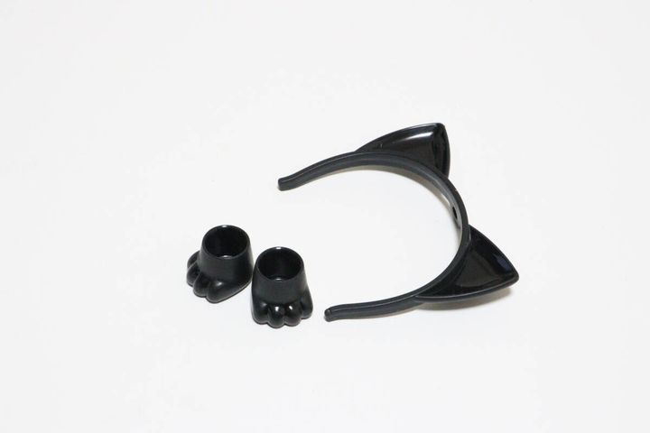 ダイソーのぬいぐるみ用のねこみみカチューシャとブーツ