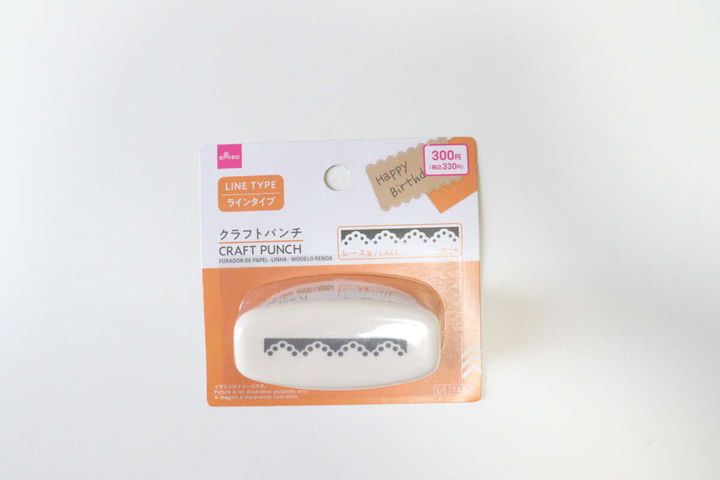 ダイソーのクラフトパンチ（ラインタイプ、レース型）のパッケージ