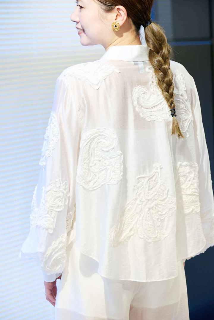 画像2: 【H&M EDITION】シャツ¥8,999、パンツ¥8,999 www2.hm.com