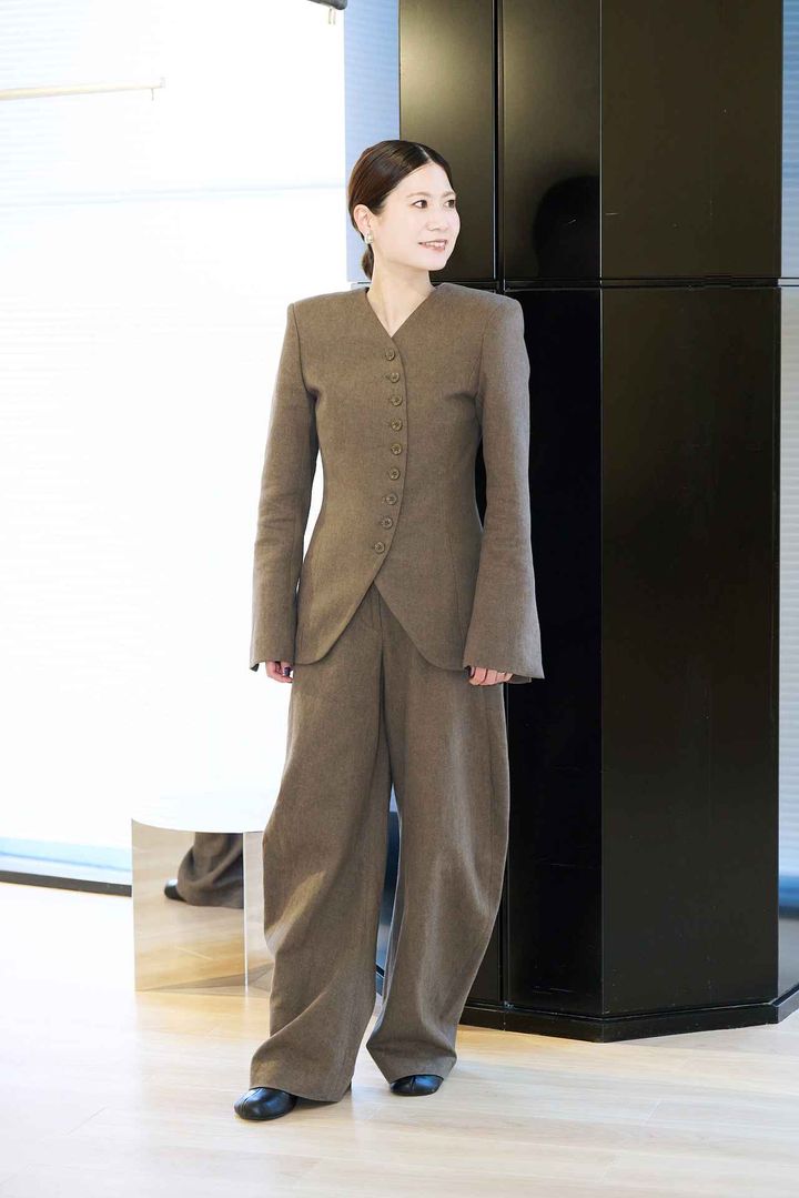 画像: 【H&M EDITION】ジャケット¥9,999、パンツ¥12,999 www2.hm.com