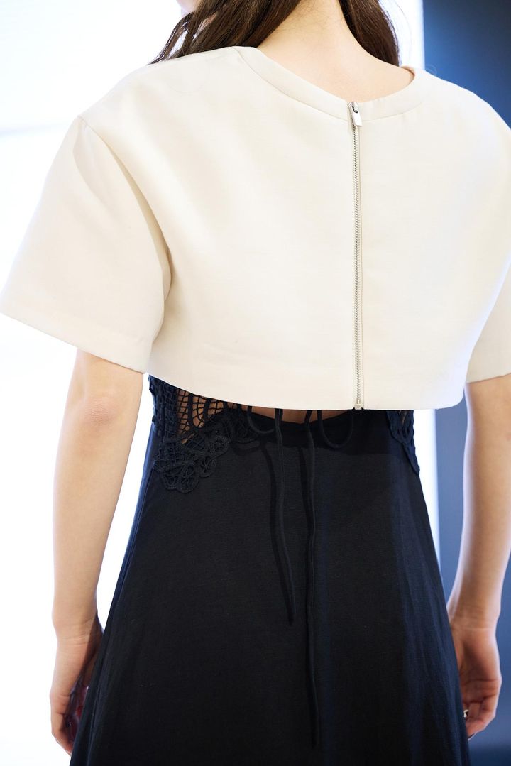 画像: 【H&M EDITION】クロップドトップス¥5,499、中に着たキャミソールドレス¥12,999 www2.hm.com