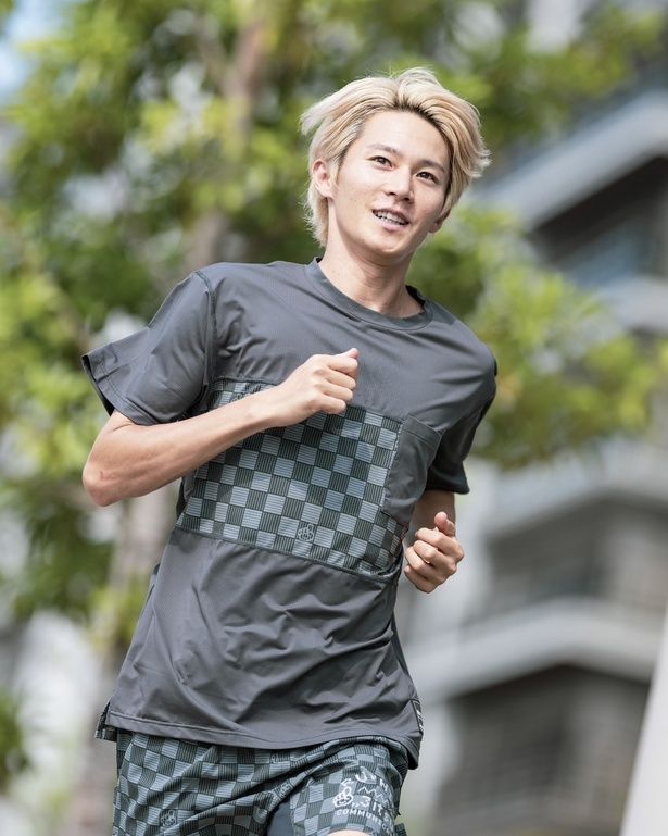 三津谷貴也さんは陸上競技選手として活動しながら、ランニングインフルエンサーとしても活躍中。筑波大学の非常勤講師として教壇に立つことも