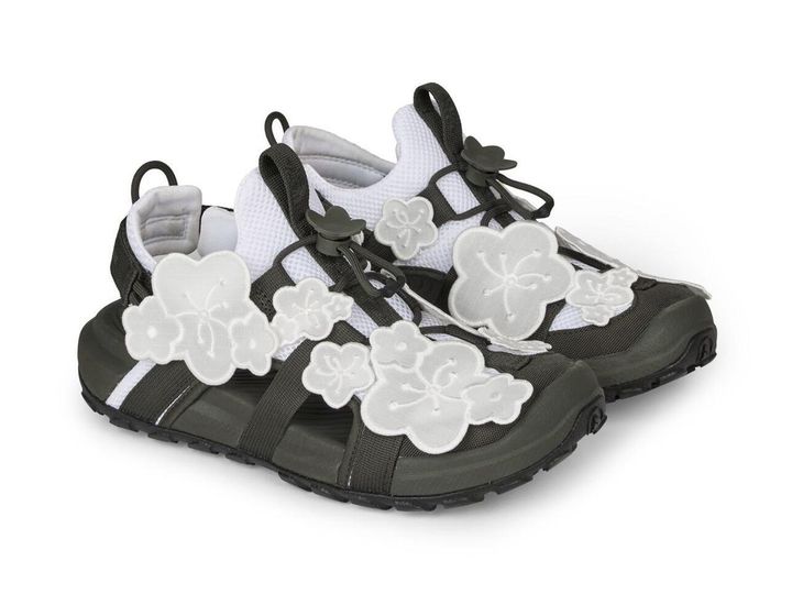 画像: 「TNF × Cecilie Bahnsen Shandals」￥46,860 出典：The North Face Cecilie Bahnsen 特設サイト