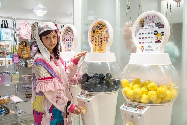 店舗内には、5台のカプセルトイのマシーンが設置されている